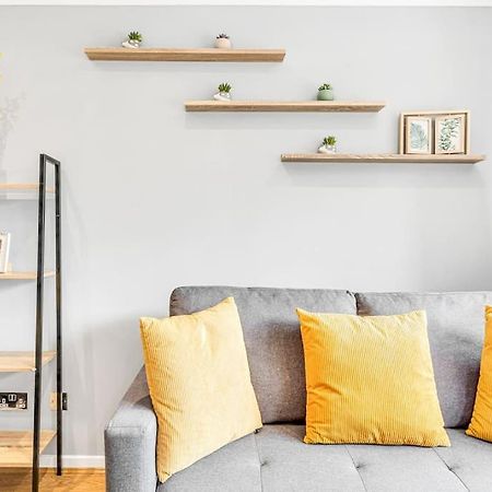 Luxstay Earls Court Apartment - Sleeps Up To 7 Лондон Екстериор снимка