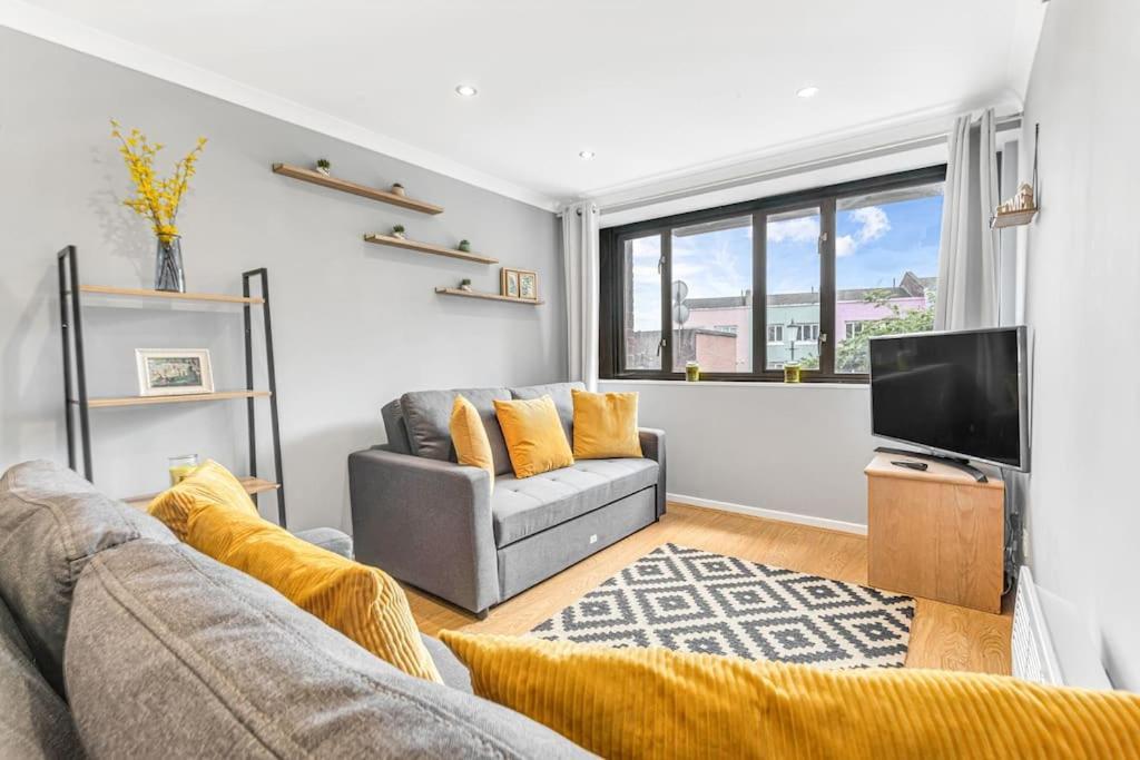 Luxstay Earls Court Apartment - Sleeps Up To 7 Лондон Екстериор снимка