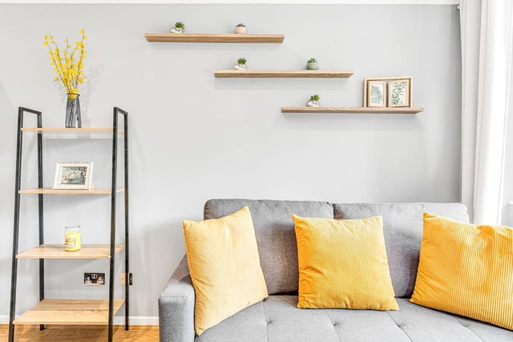 Luxstay Earls Court Apartment - Sleeps Up To 7 Лондон Екстериор снимка