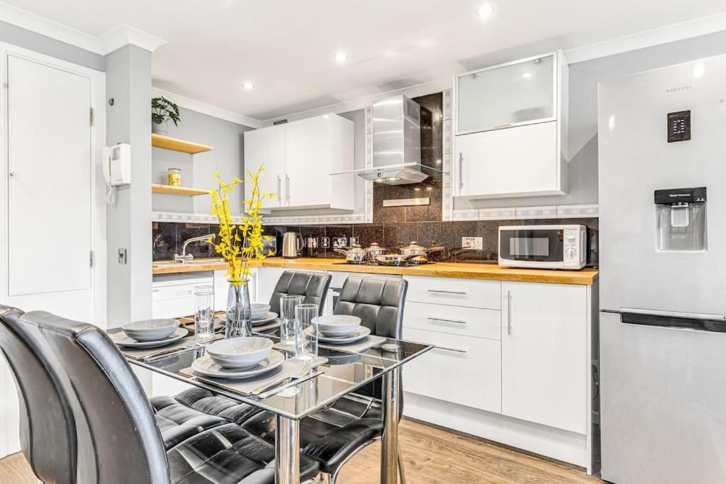 Luxstay Earls Court Apartment - Sleeps Up To 7 Лондон Екстериор снимка
