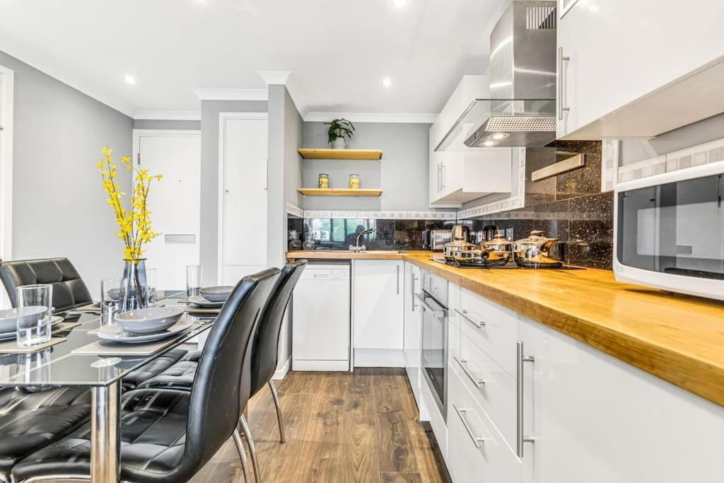 Luxstay Earls Court Apartment - Sleeps Up To 7 Лондон Екстериор снимка