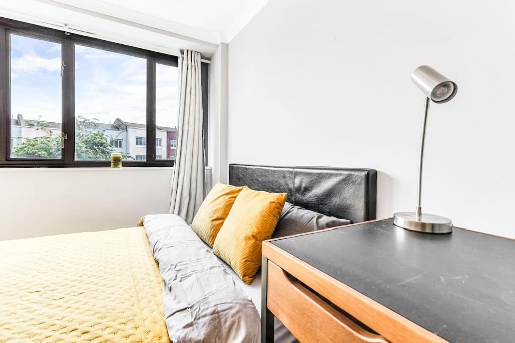 Luxstay Earls Court Apartment - Sleeps Up To 7 Лондон Екстериор снимка