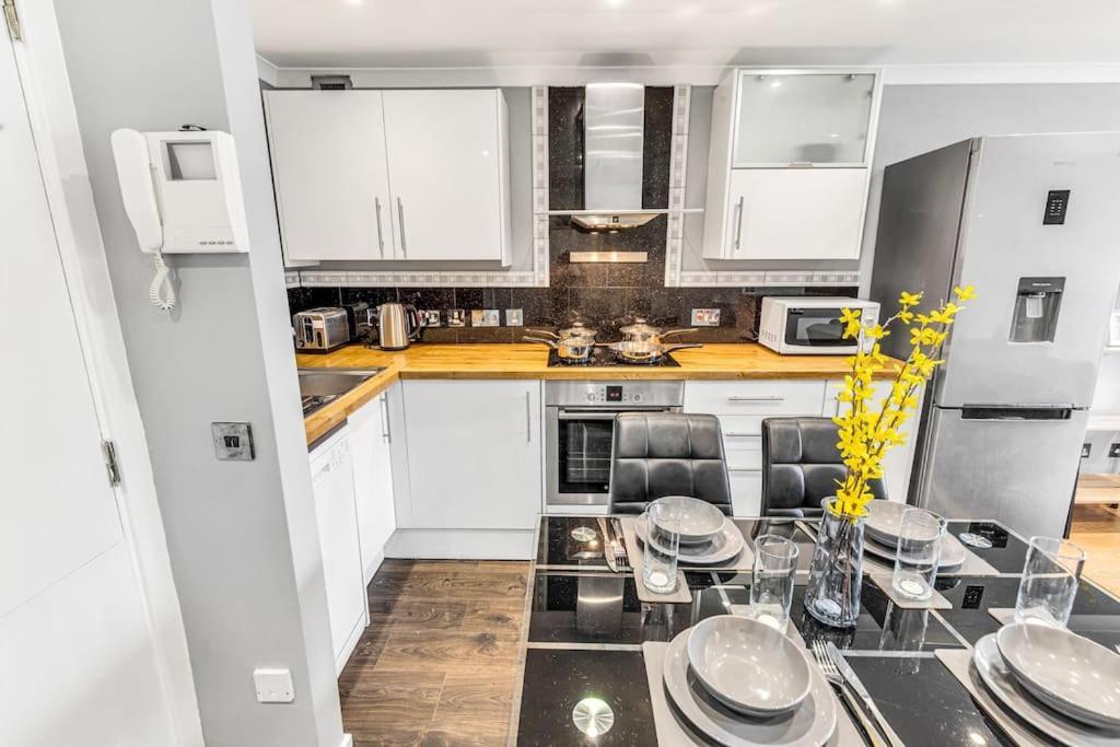 Luxstay Earls Court Apartment - Sleeps Up To 7 Лондон Екстериор снимка