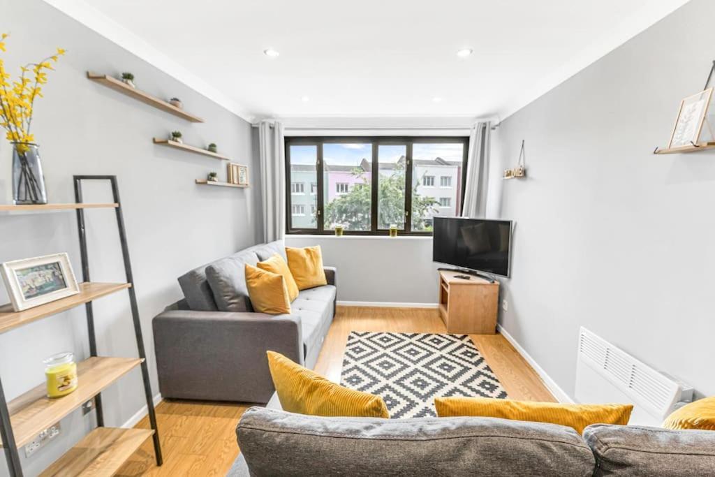 Luxstay Earls Court Apartment - Sleeps Up To 7 Лондон Екстериор снимка