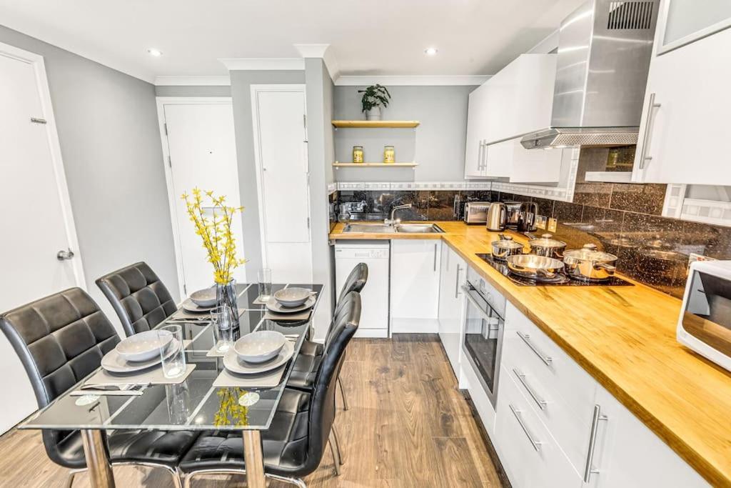 Luxstay Earls Court Apartment - Sleeps Up To 7 Лондон Екстериор снимка