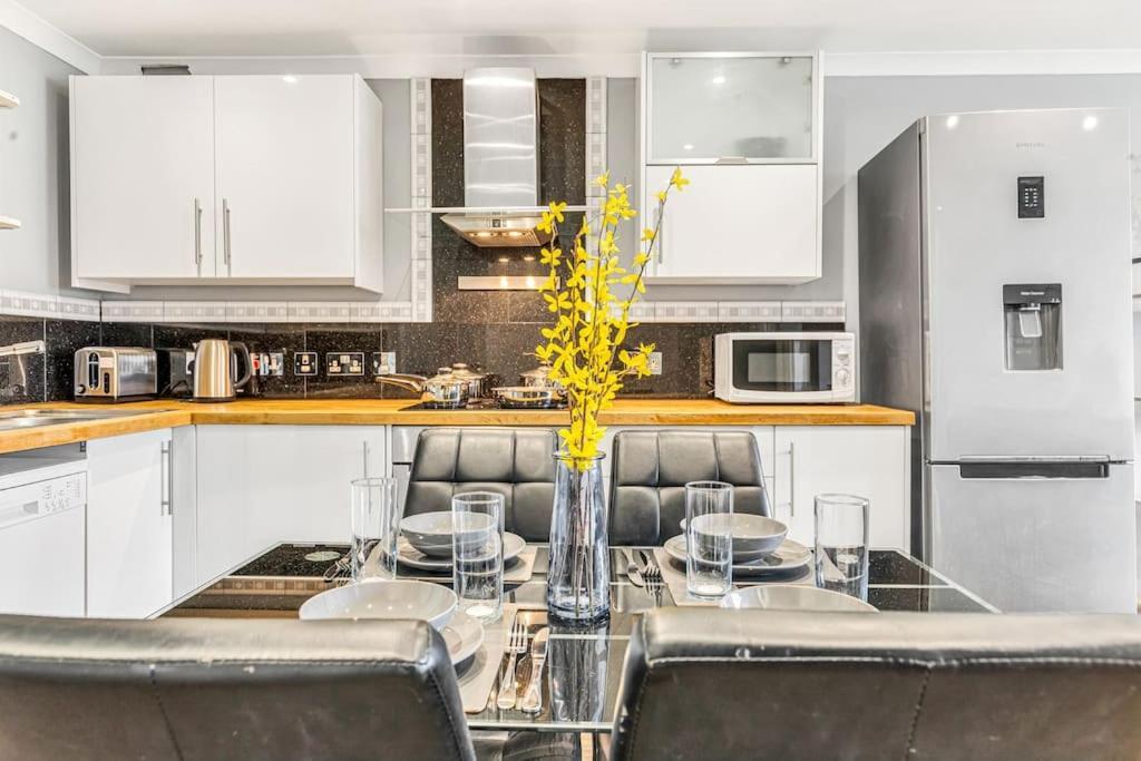 Luxstay Earls Court Apartment - Sleeps Up To 7 Лондон Екстериор снимка